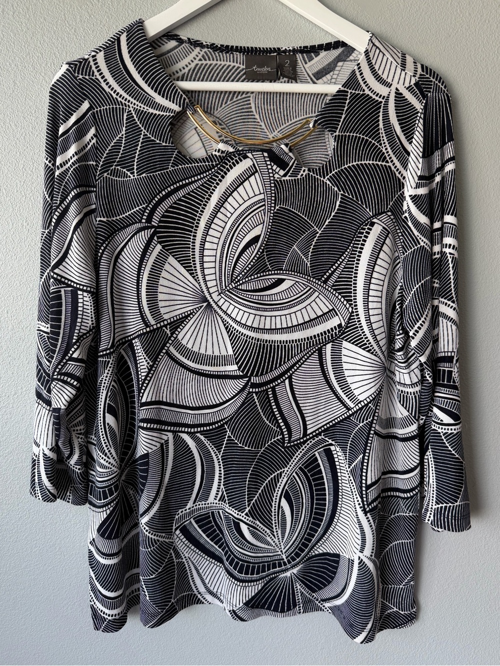 Chico’s Travelers black white line print acetate 3/4 sleeve top Women’s L sz 2